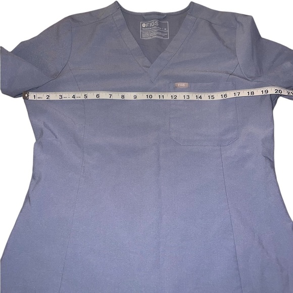 EUC Figs Technical Collection Catarina One Pocket Scrub Top Vapor Blue M - Picture 3 of 9